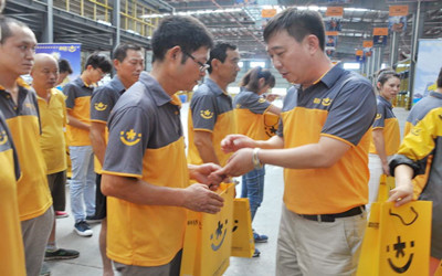 上世紀80至90年代年輕人和農民工進工廠或做泥水工;本世紀10年代主要從事個體工商戶、中介、快遞員和創業等;20年代開始轉入直播和自由職業者&hellip;每個時期隨著中國經濟轉型和技術升級更新,人們的工作就業也隨之轉變?